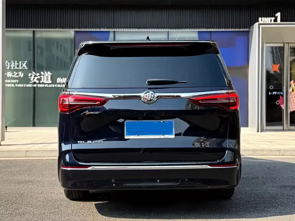 Buick GL8 2023 из CN, фото 2