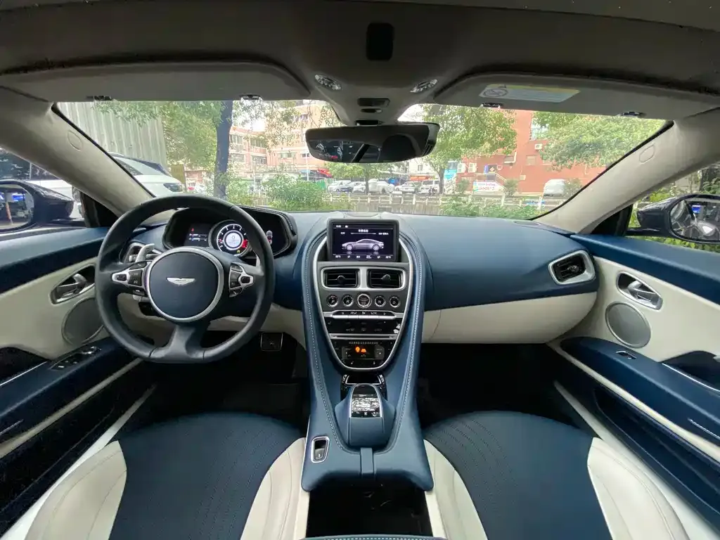 Aston Martin DB11 2022 из CN, фото 8