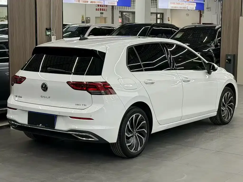 Volkswagen Golf 2023 из CN, фото 4
