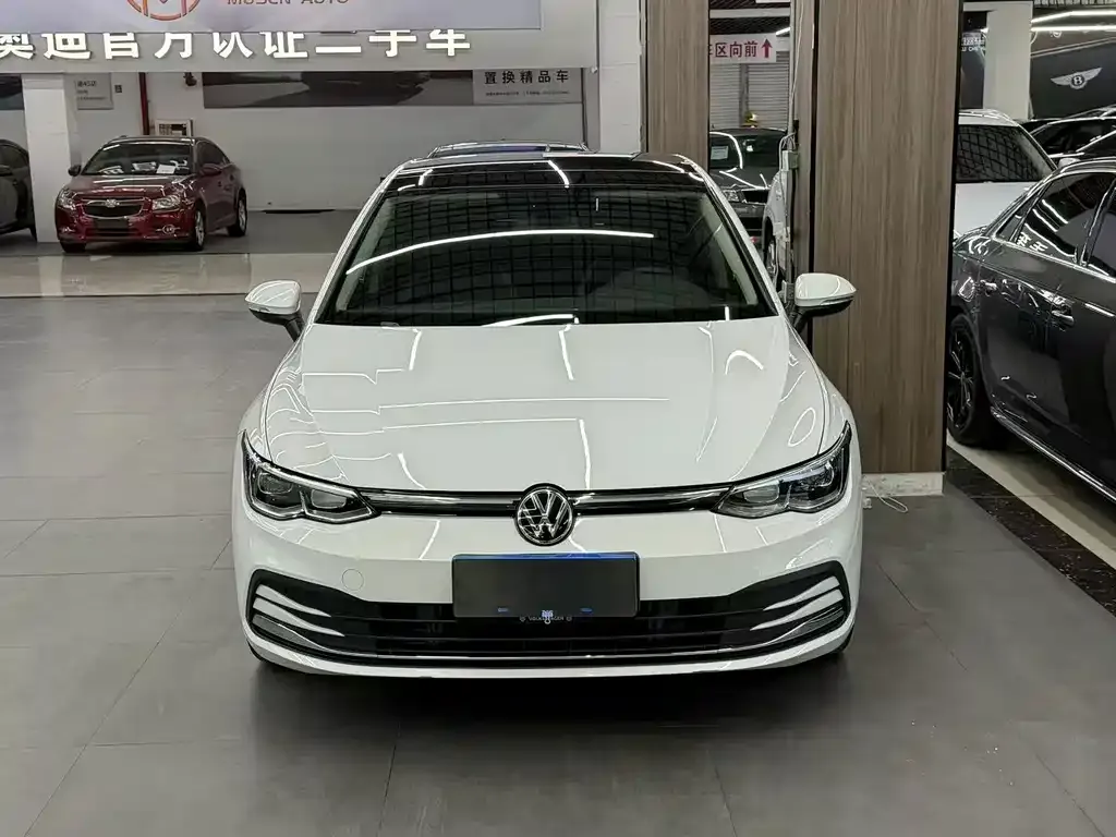 Volkswagen Golf 2023 из CN, фото 2