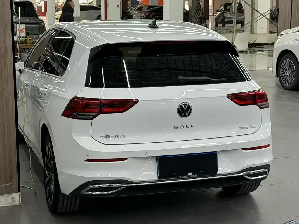 Volkswagen Golf 2023 из CN, фото 6
