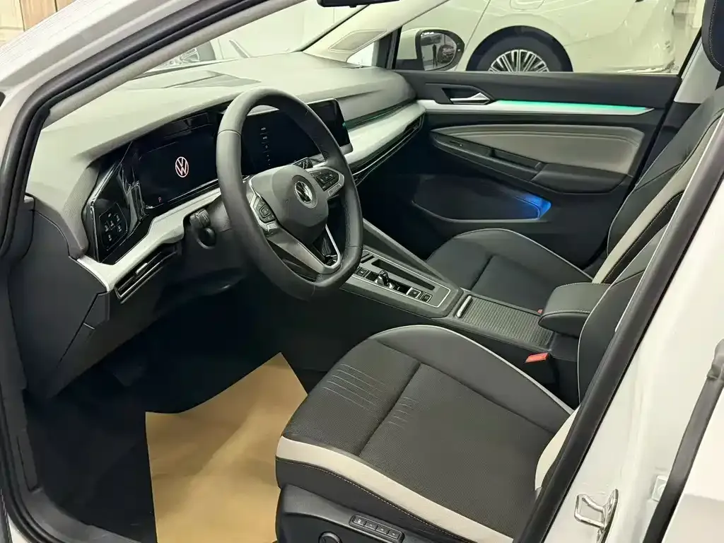 Volkswagen Golf 2023 из CN, фото 3