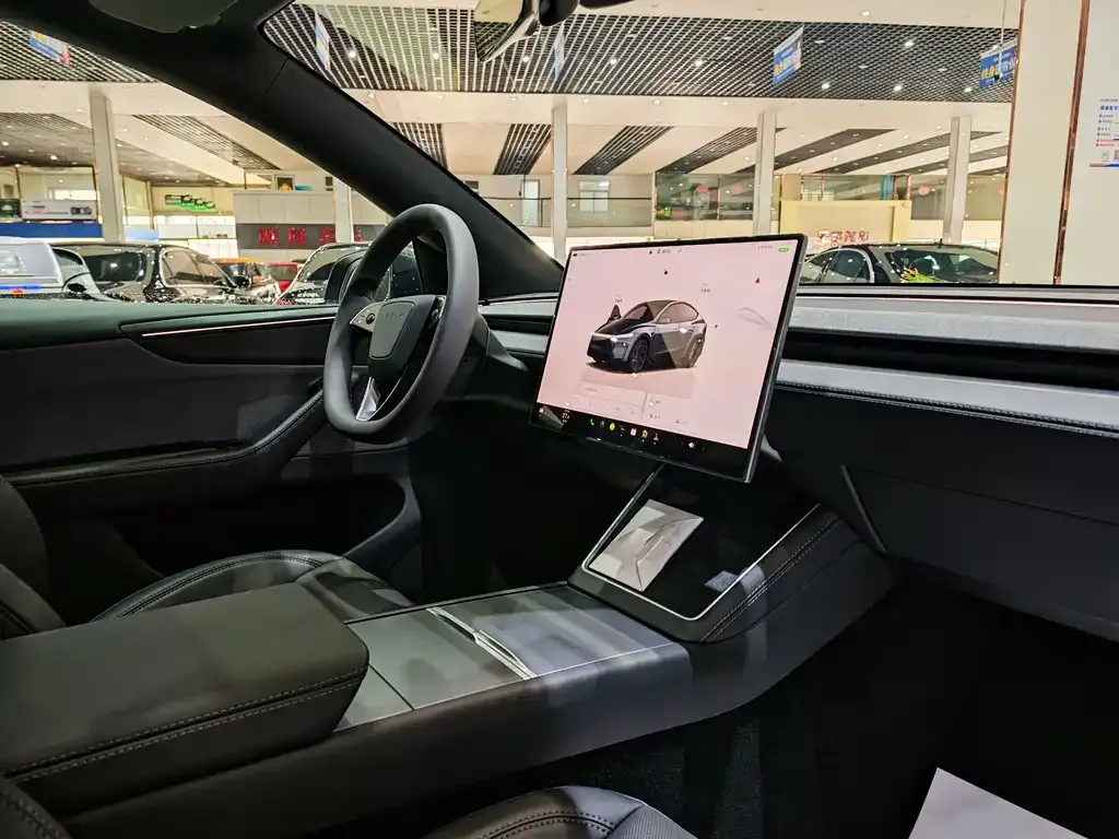 Tesla Model Y — фото 10