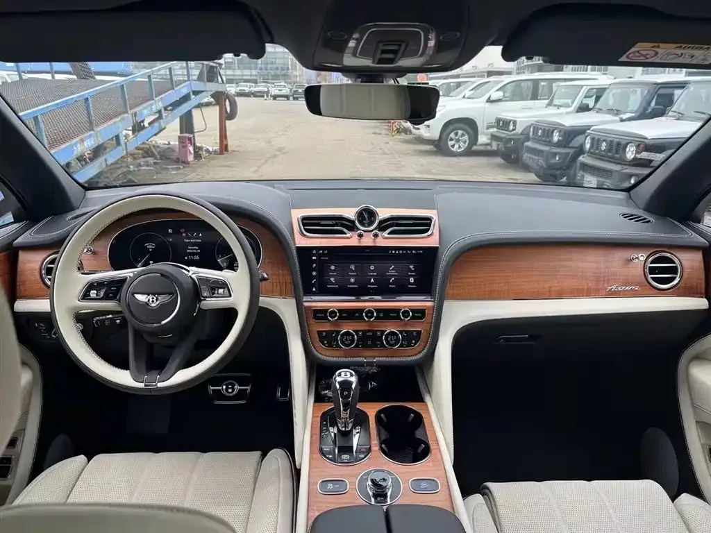 Bentley Bentayga 2024 из CN, фото 7