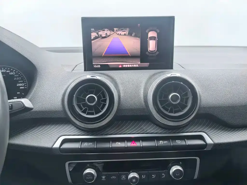 Audi Q2L 2023 из CN, фото 7