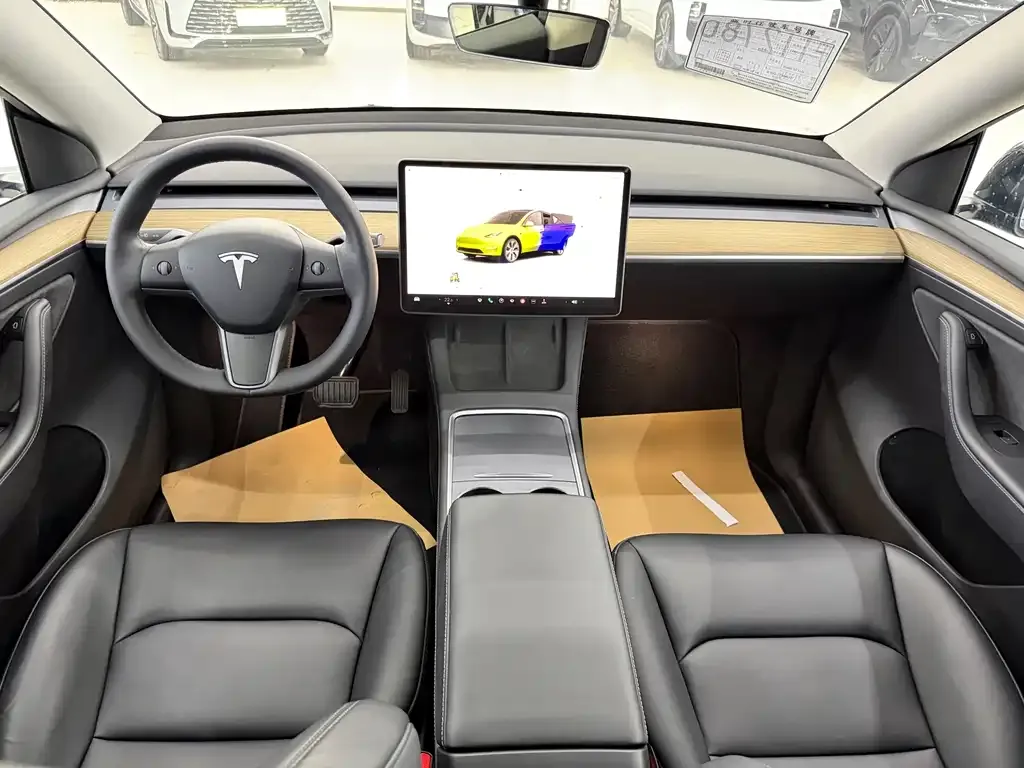 Tesla Model Y — фото 8