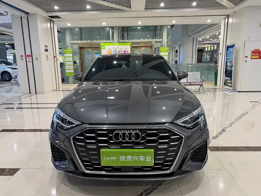 Audi A3 2023 из CN, фото 1