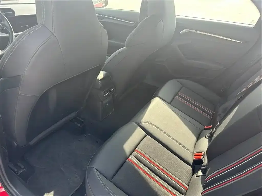 Audi A3 2023 из CN, фото 2