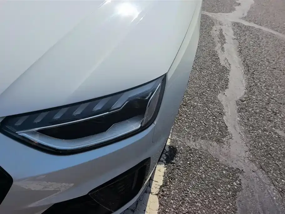 Audi A4L 2022 из CN, фото 4