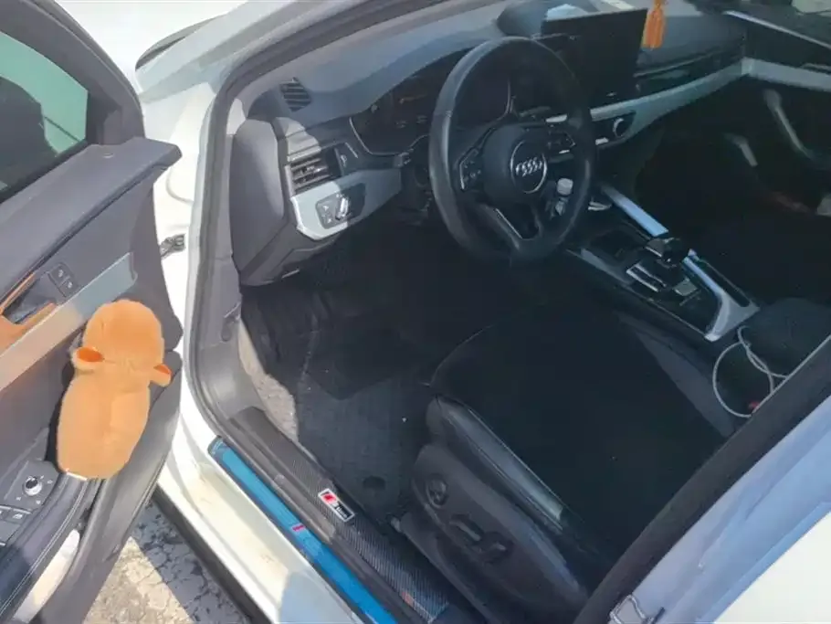 Audi A4L 2022 из CN, фото 3