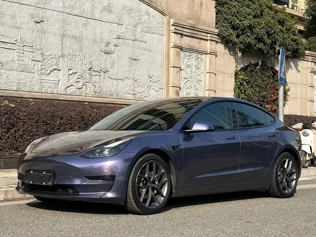 Tesla Model 3 — фото 1