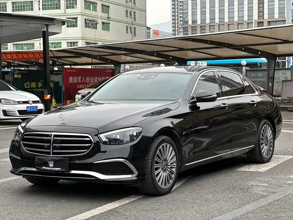 Mercedes-Benz E-Class — фото 1