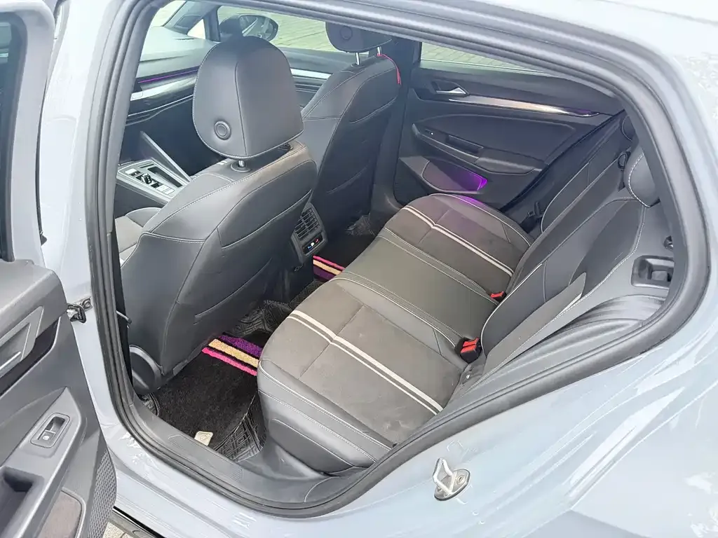 Volkswagen Golf 2022 из CN, фото 2