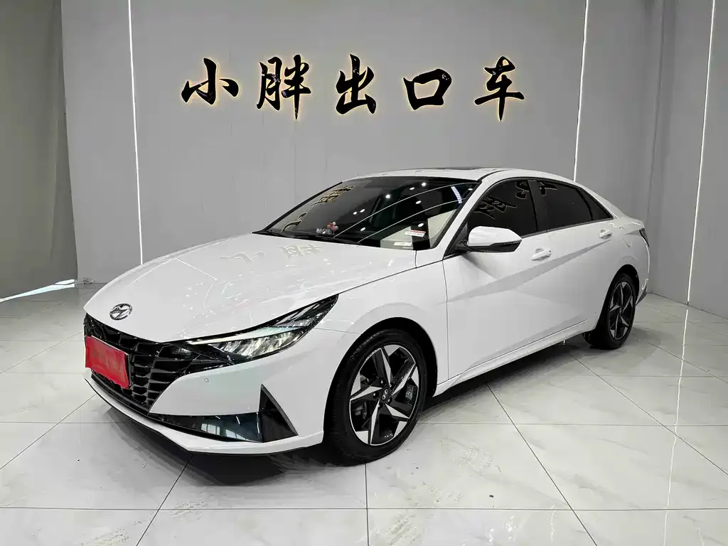 Hyundai Elantra — фото 1