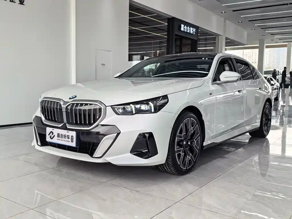 BMW 5 Series — фото 1