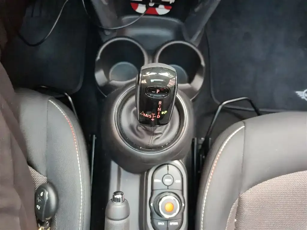 MINI Cooper (3-door) 2022 из CN, фото 2