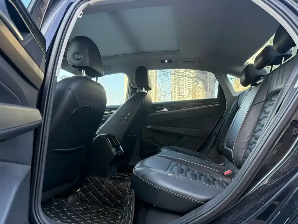 Volkswagen Passat 2021 из CN, фото 2