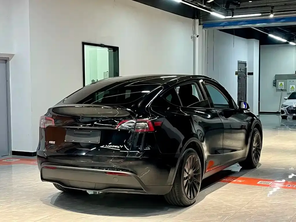 Tesla Model Y 2023 из CN, фото 8