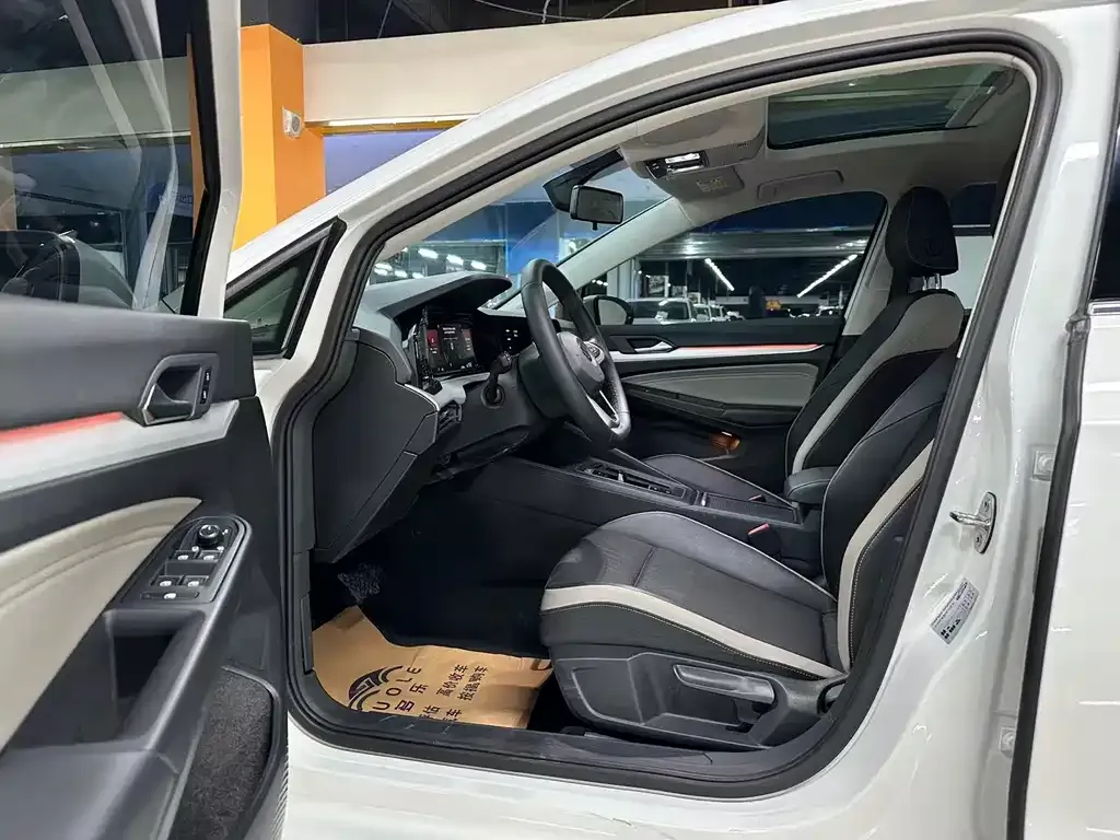 Volkswagen Golf 2022 из CN, фото 3
