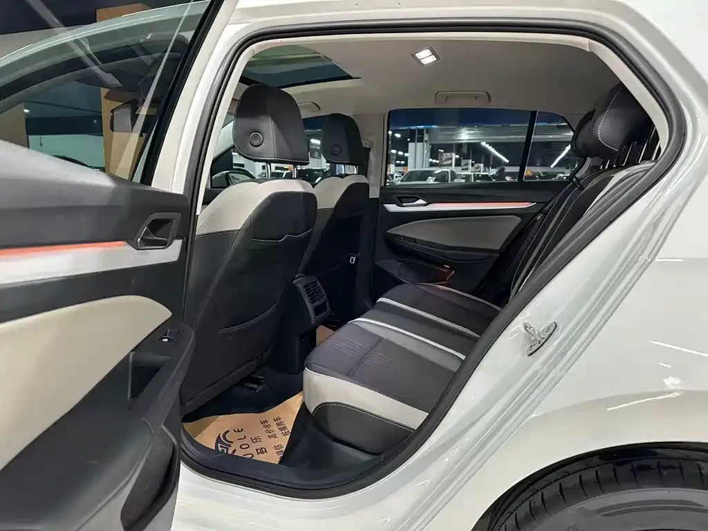 Volkswagen Golf 2022 из CN, фото 7