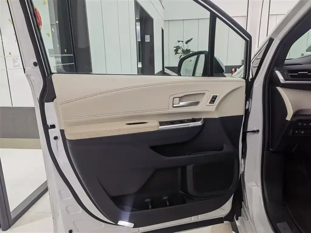 Toyota Granvia 2024 из CN, фото 7