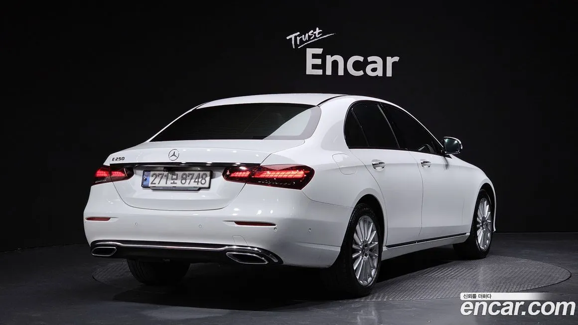 Mercedes-Benz E-Class — фото 2