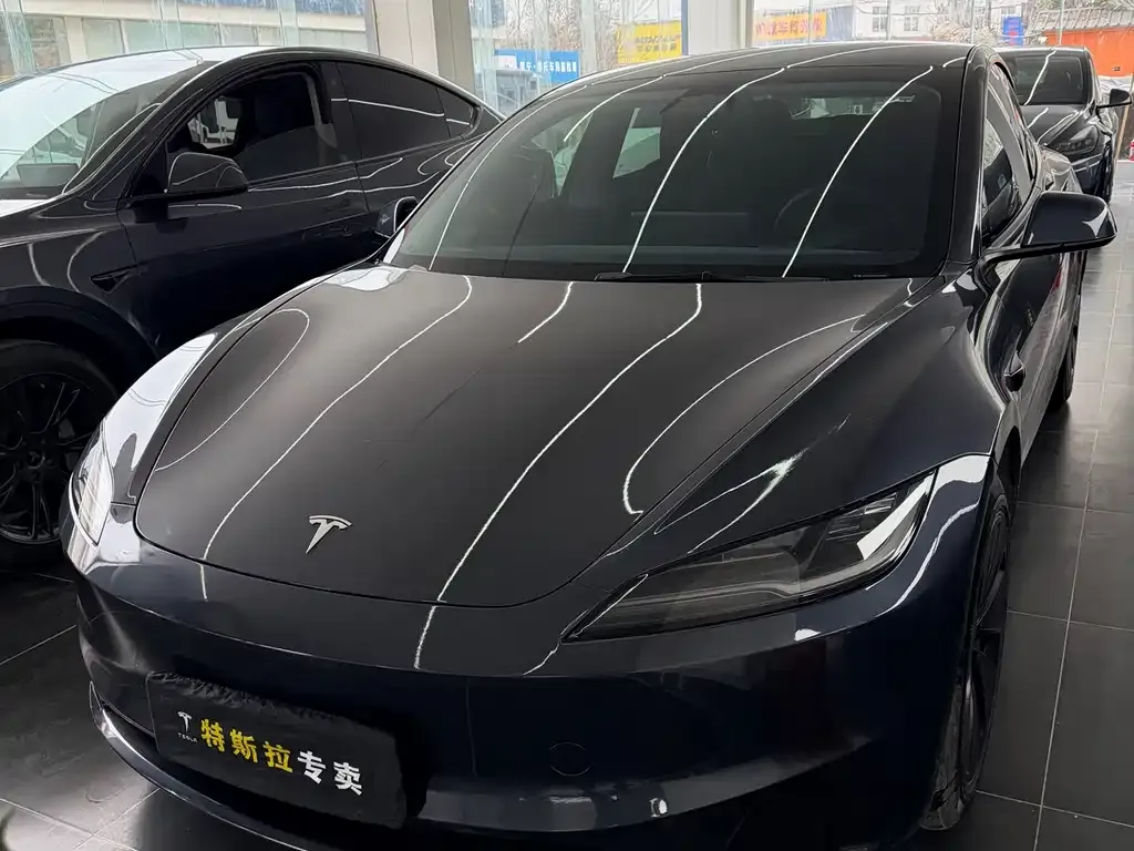 Tesla Model 3 — фото 1