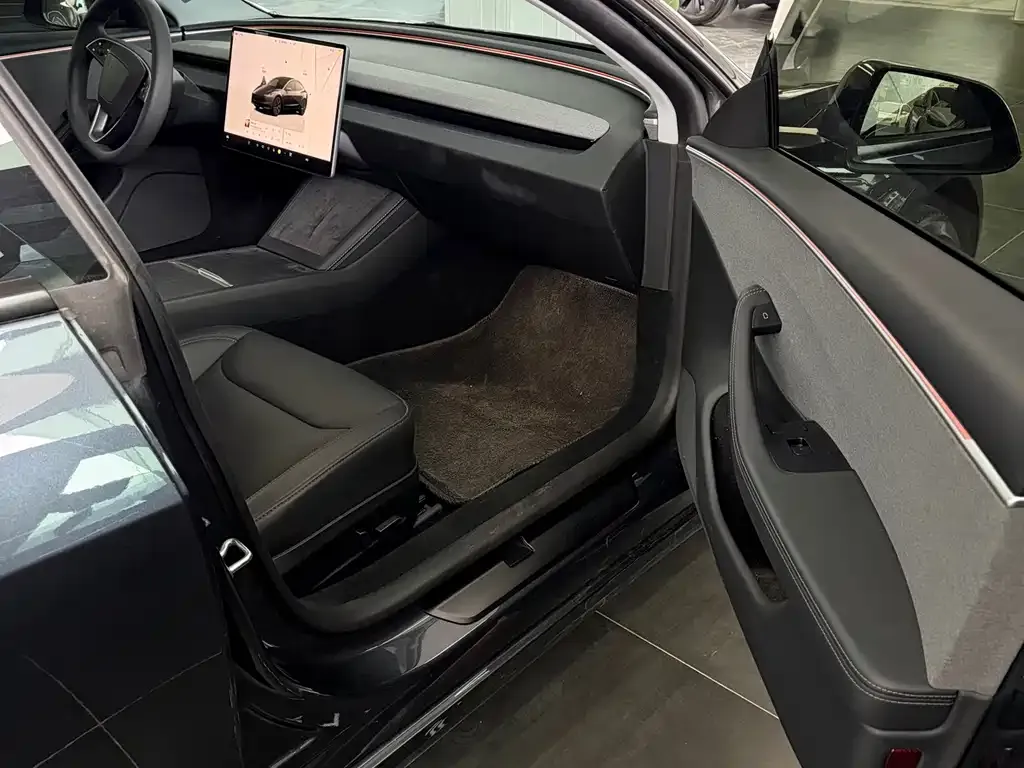 Tesla Model 3 — фото 7