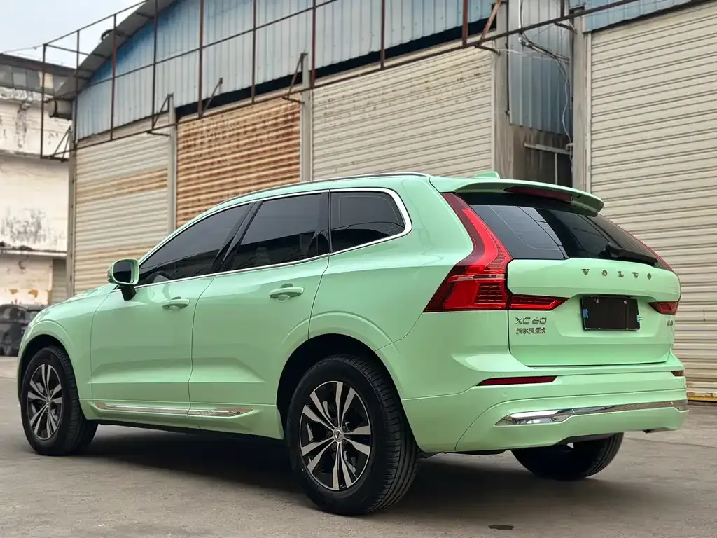 Volvo XC60 — фото 8