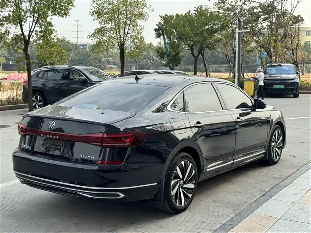 Volkswagen Passat — фото 10