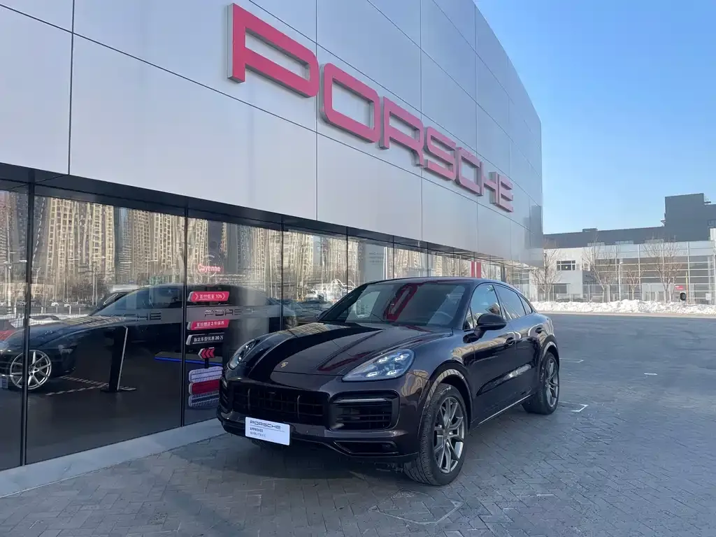 Porsche Cayenne — фото 1
