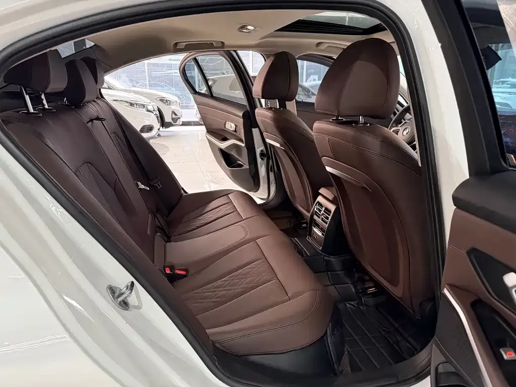 BMW 3 Series 2023 из CN, фото 7
