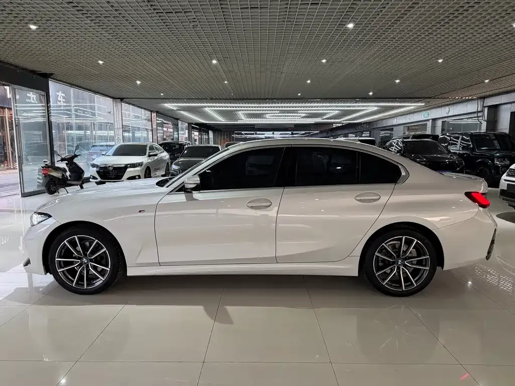 BMW 3 Series 2023 из CN, фото 6