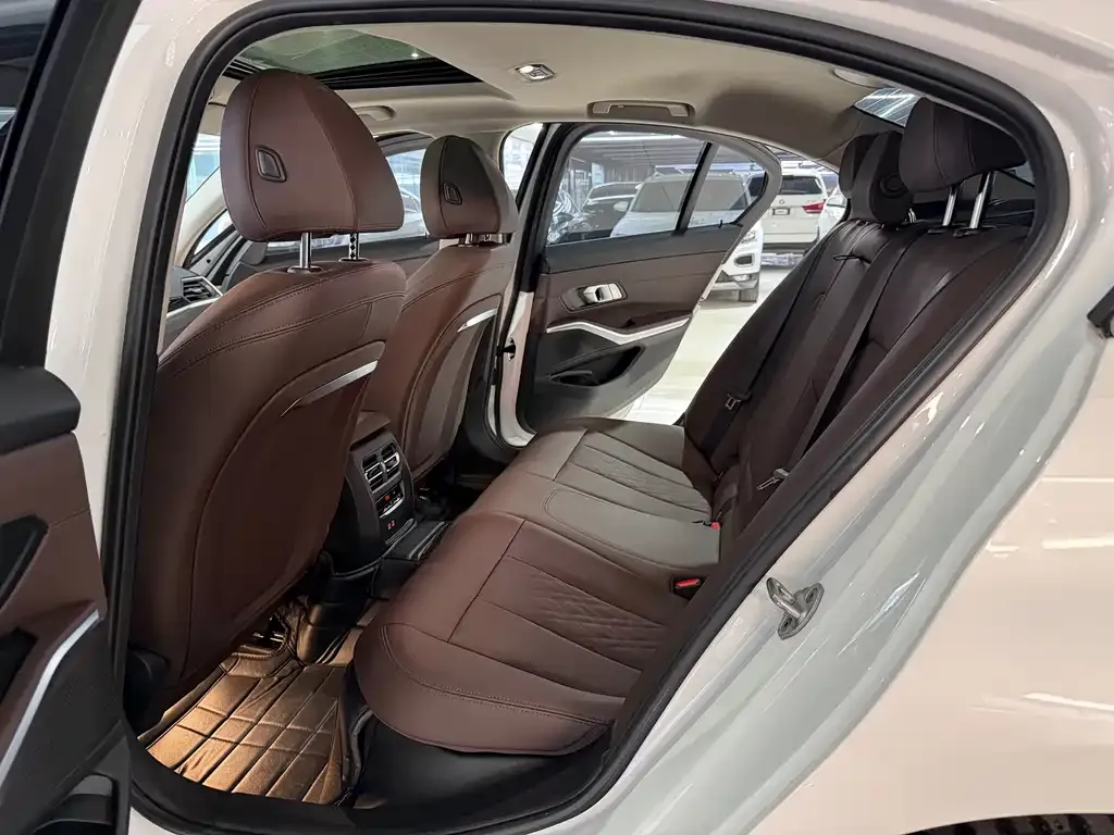 BMW 3 Series 2023 из CN, фото 4