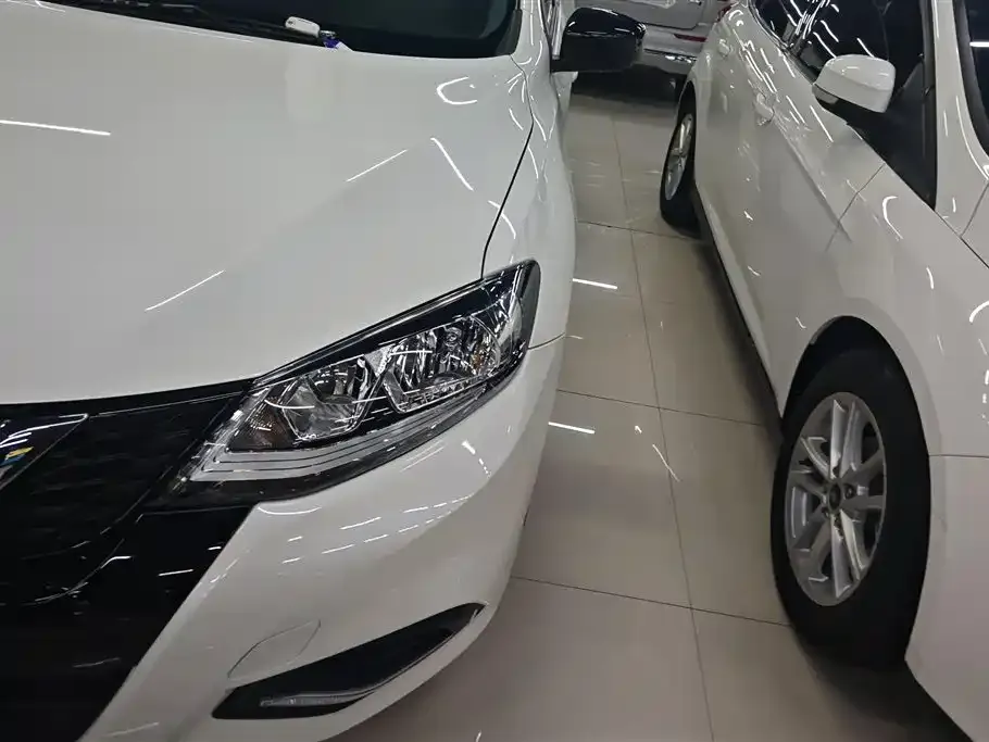 Nissan Tiida 2023 из CN, фото 2