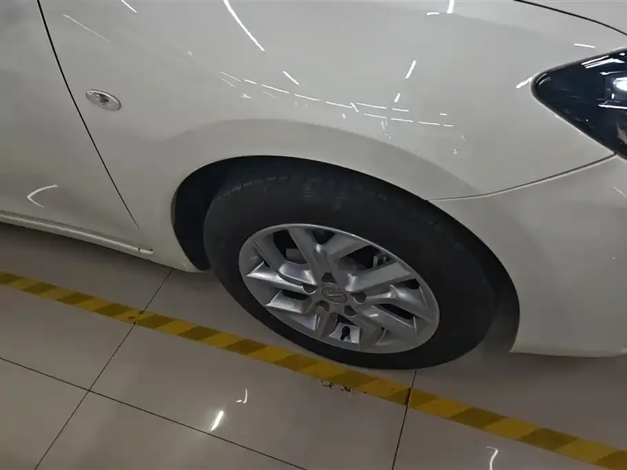 Nissan Tiida 2023 из CN, фото 5