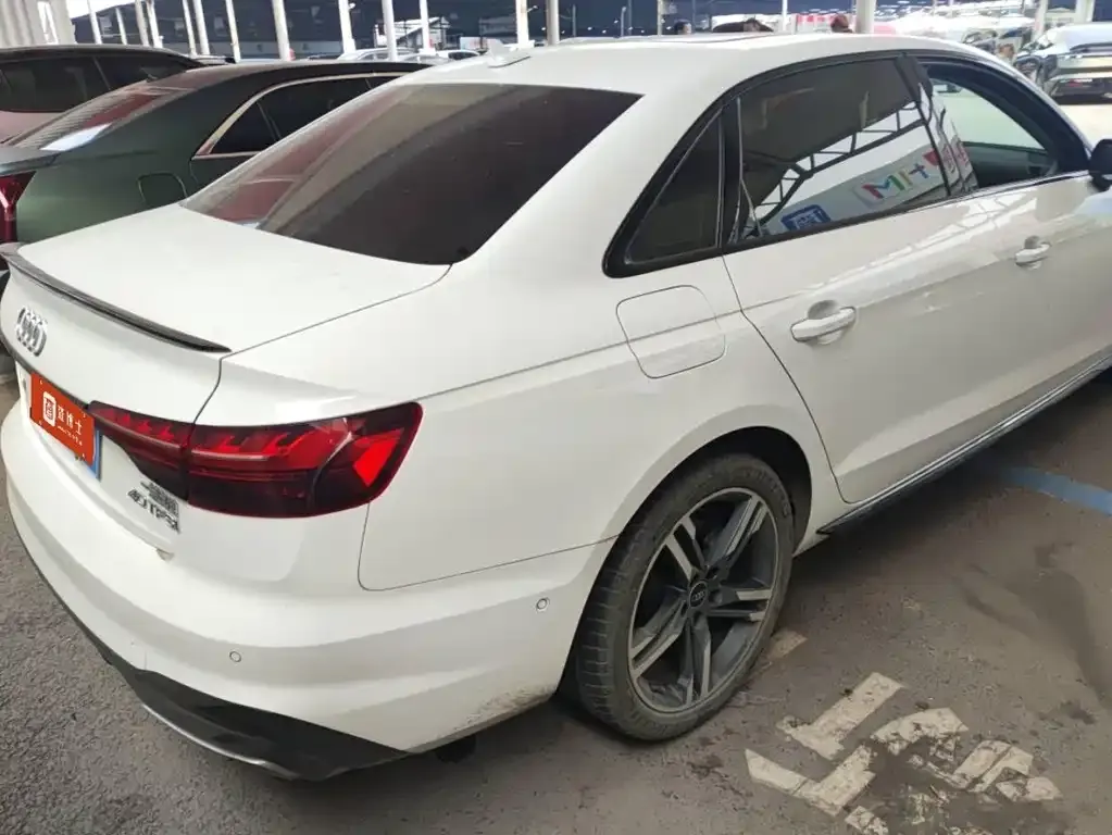 Audi A4L 2022 из CN, фото 5