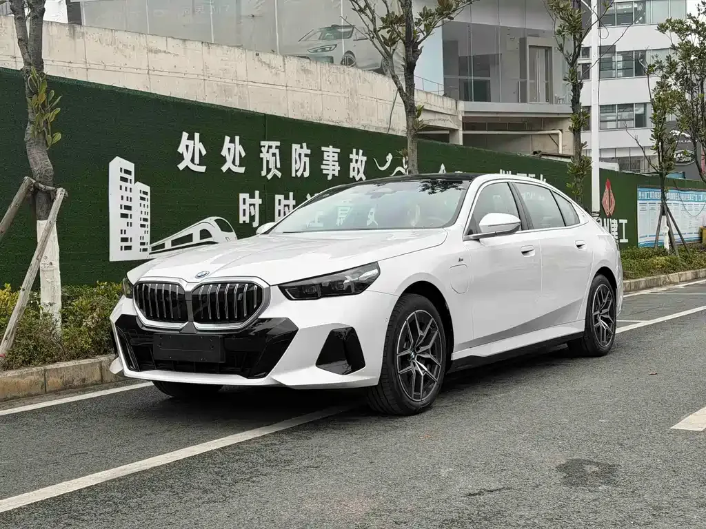BMW i5 2026 из CN, фото 1