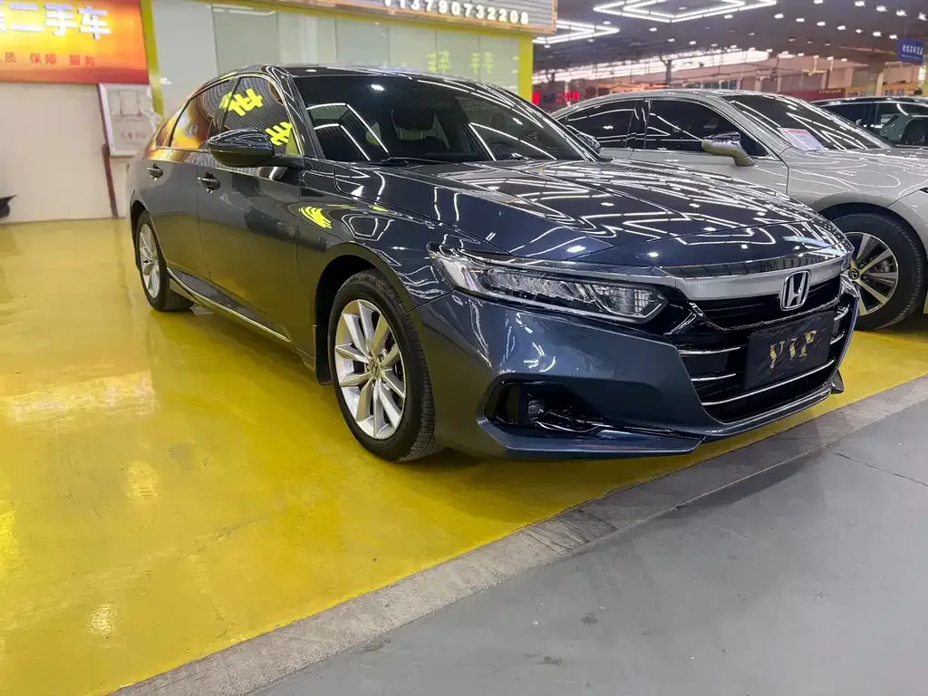 Honda Accord — фото 1