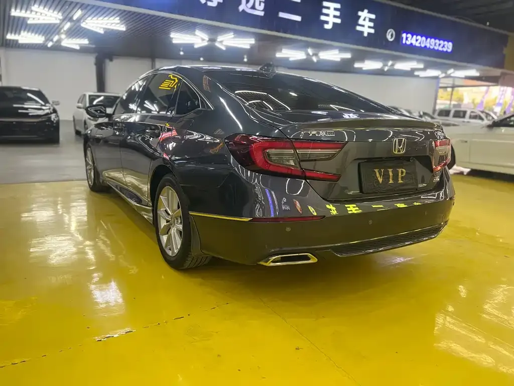 Honda Accord — фото 10