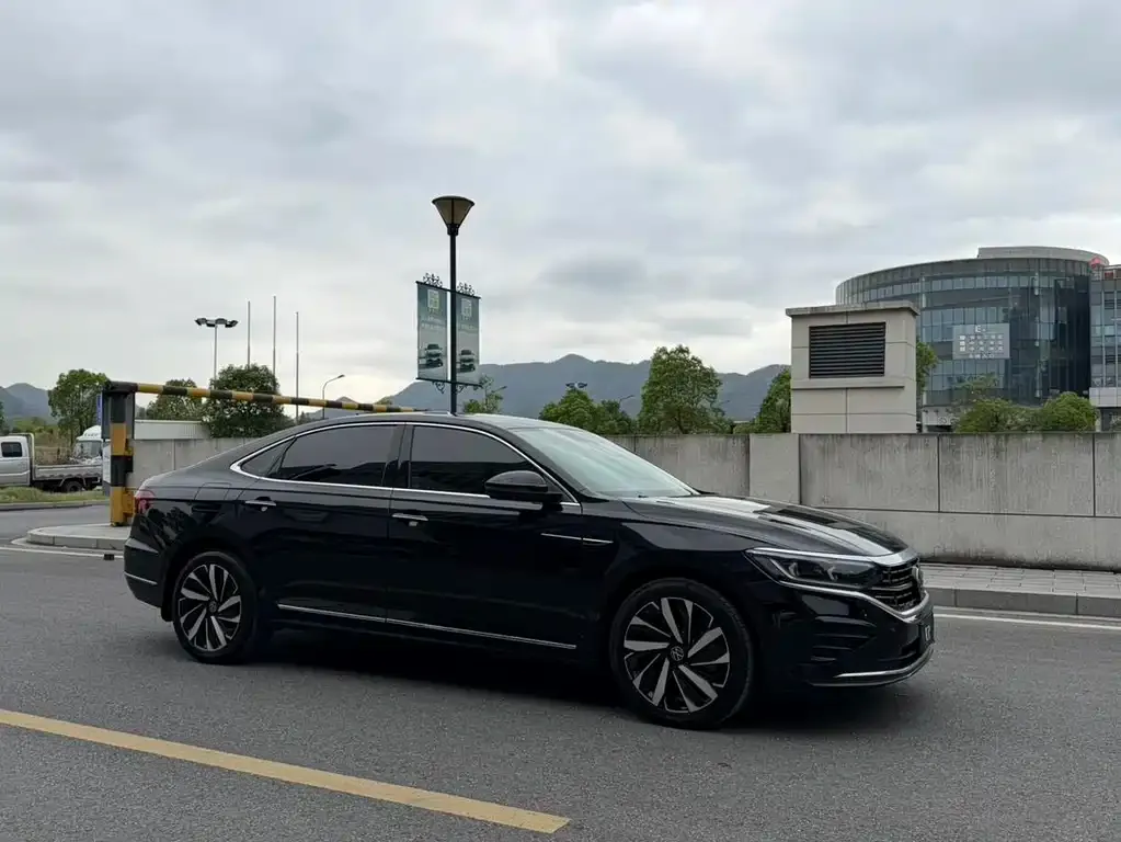 Volkswagen Passat 2023 из CN, фото 4