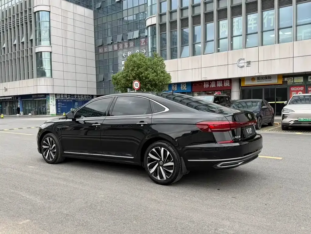 Volkswagen Passat 2023 из CN, фото 3
