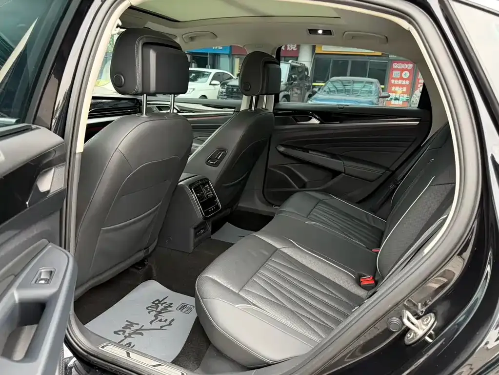 Volkswagen Passat 2023 из CN, фото 5