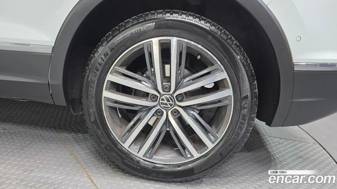 Volkswagen Tiguan — фото 7