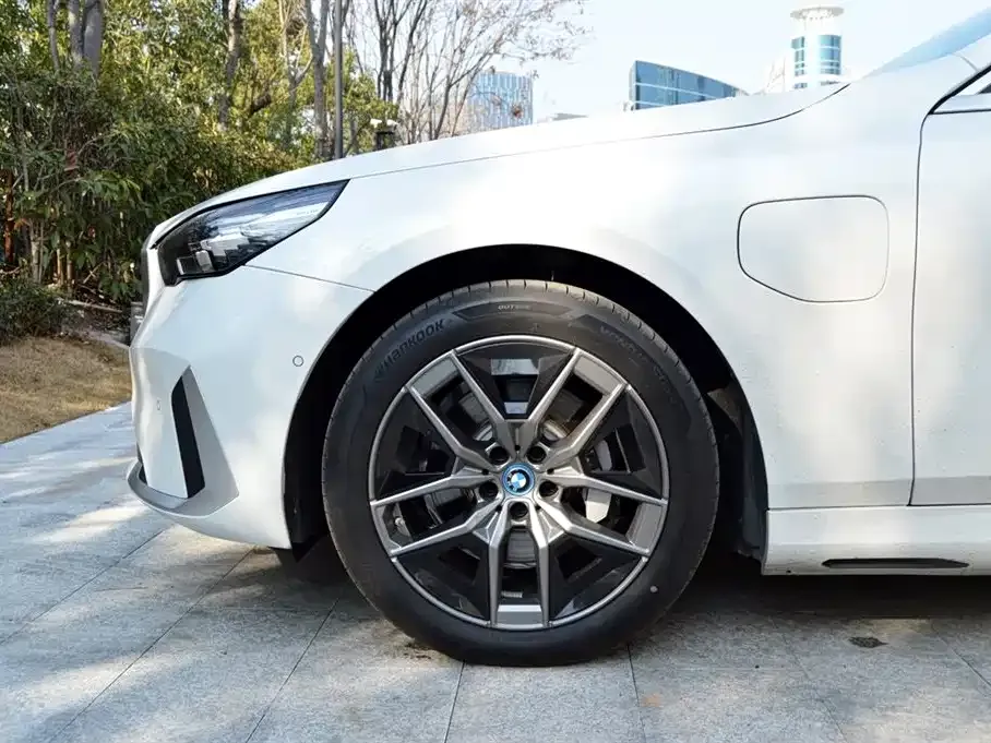 BMW i5 — фото 9