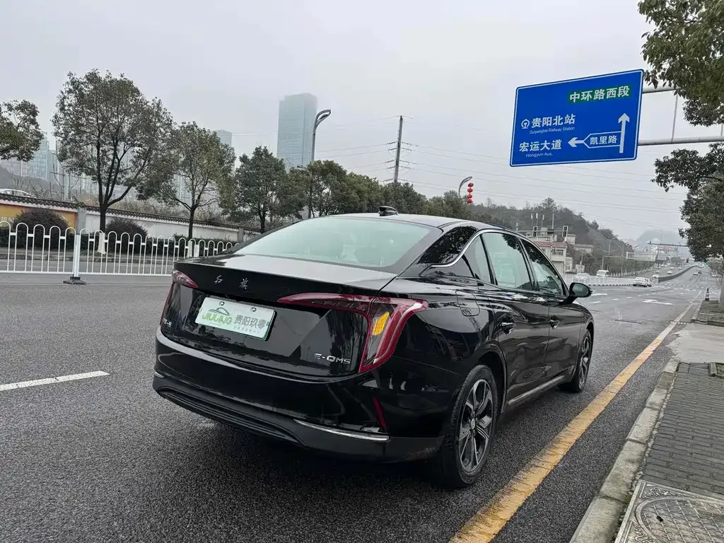 Hongqi E-QM5 — фото 9