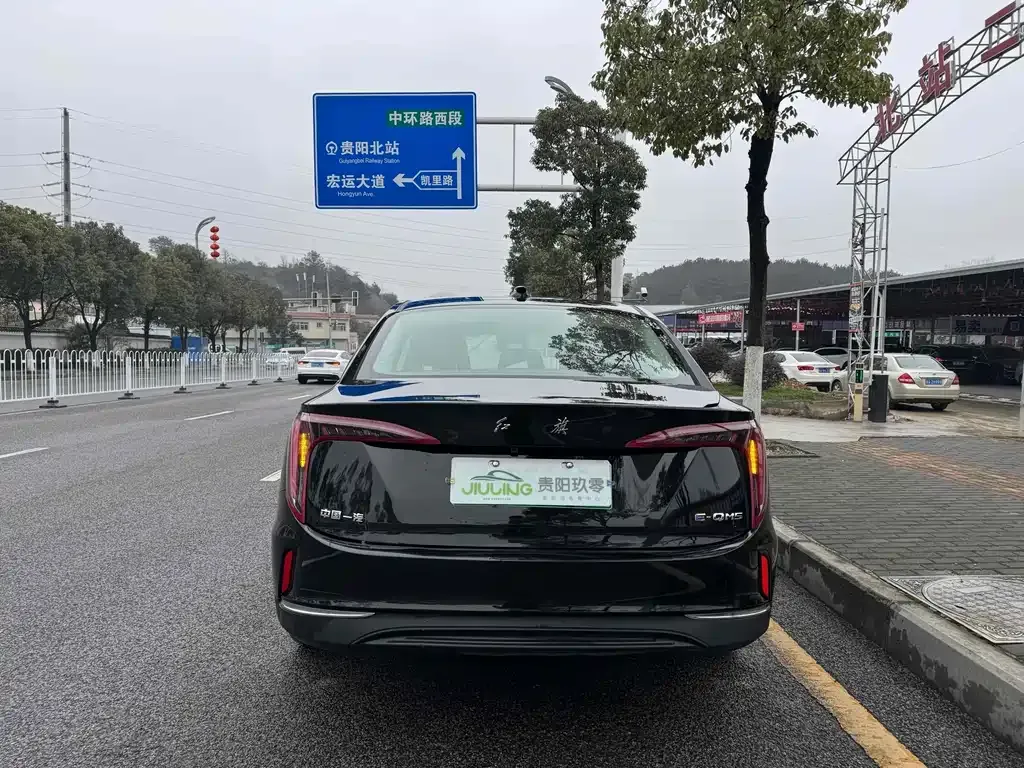 Hongqi E-QM5 — фото 8