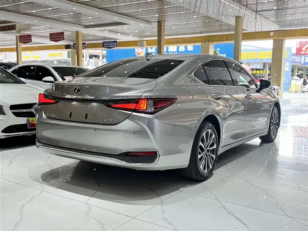 Lexus ES — фото 4