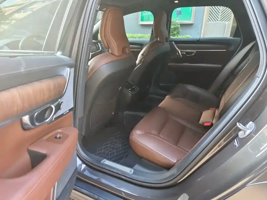Volvo V90 2025 из CN, фото 3