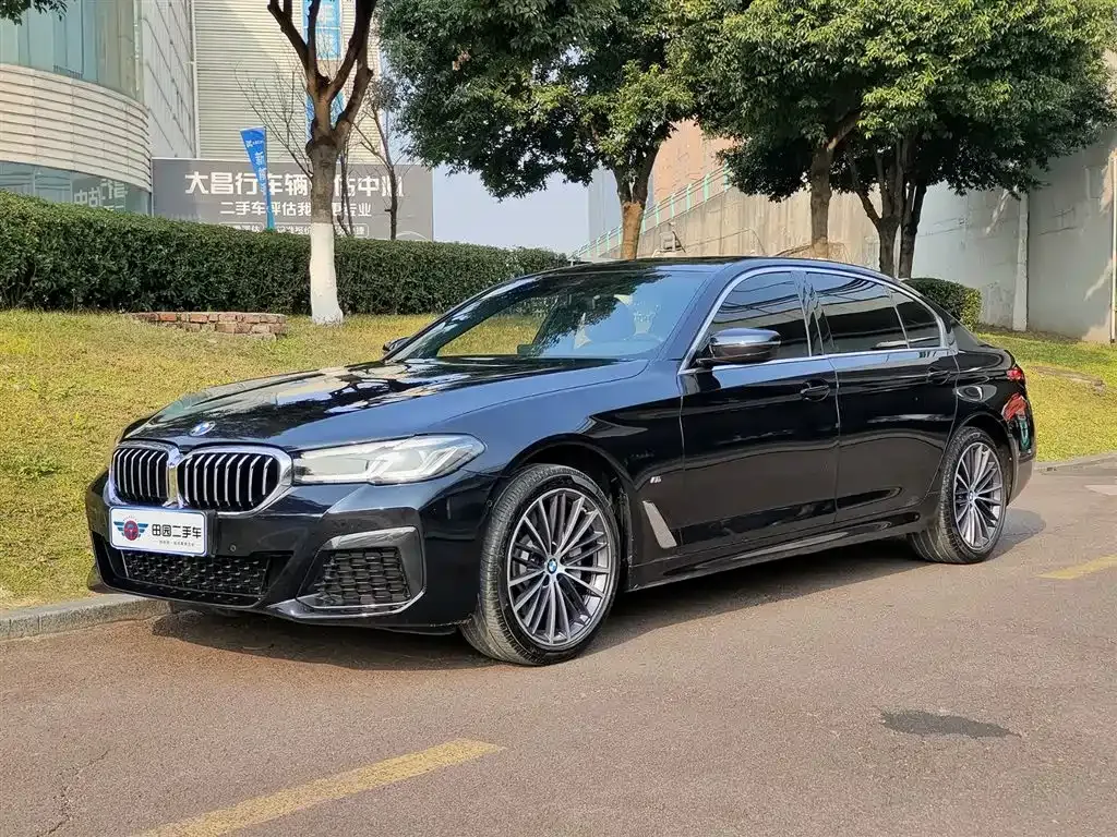BMW 5 Series — фото 1